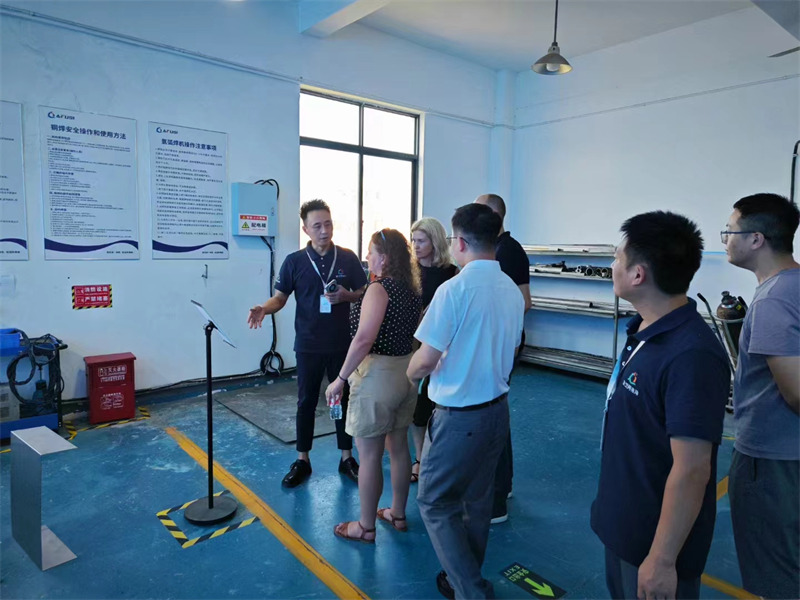 国外客户莅临我司考察，深化外贸交流与合作 图3